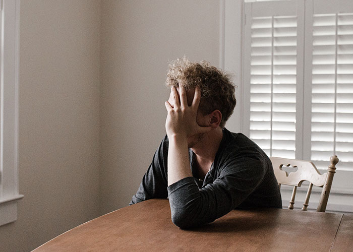 20 Personas revelan cómo fue su vida después de casarse por dinero