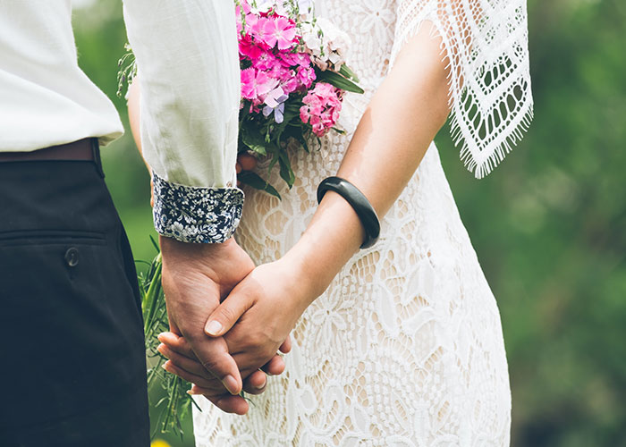 20 Personas revelan cómo fue su vida después de casarse por dinero