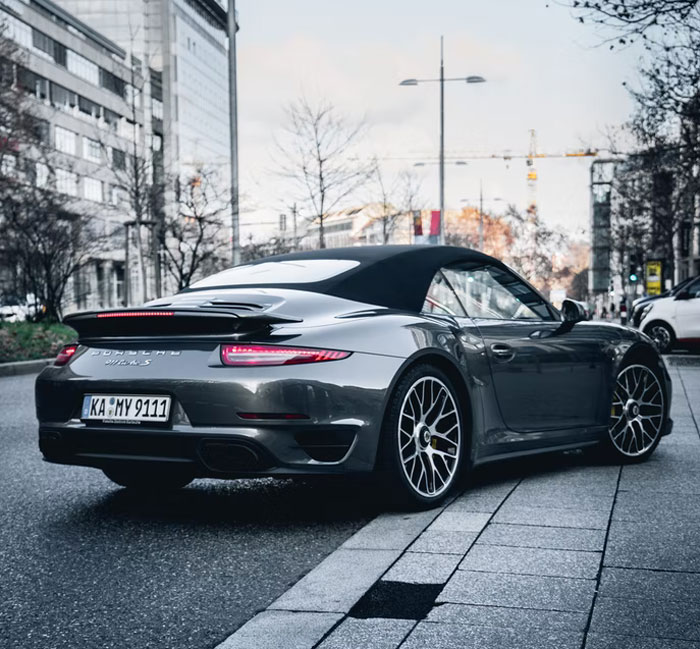 40 People Who Worked For The Super Rich Reveal The Craziest Things They Have Seen While On Duty