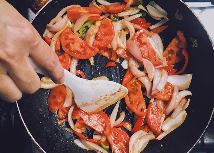 30 Common Cooking Mistakes That Amateurs Make That Annoy These Chefs