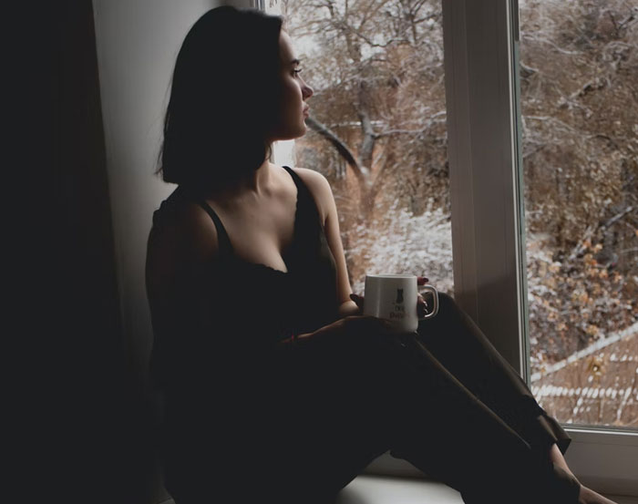 Woman Won't Give Her Boyfriend The Code To Her Gem-Filled Safe, Asks If She's In The Wrong Here After He Gets Mad