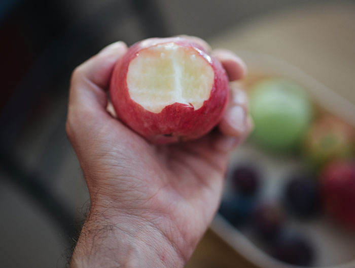 35 Stories Of The Worst Things Guests Have Done, As Told By Users Of This Online Community