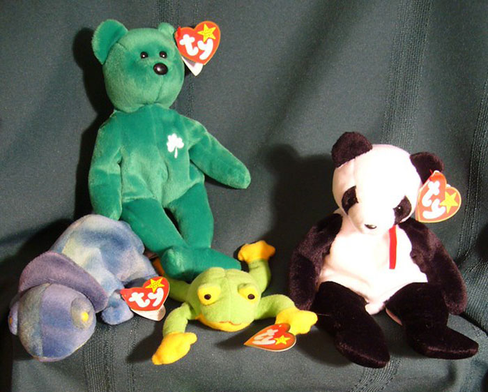 35 Stories Of The Worst Things Guests Have Done, As Told By Users Of This Online Community