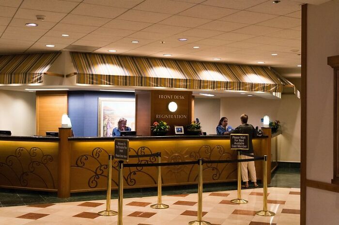 50 Hotel Workers Share The Red Flags To Look Out For During Your Next Stay