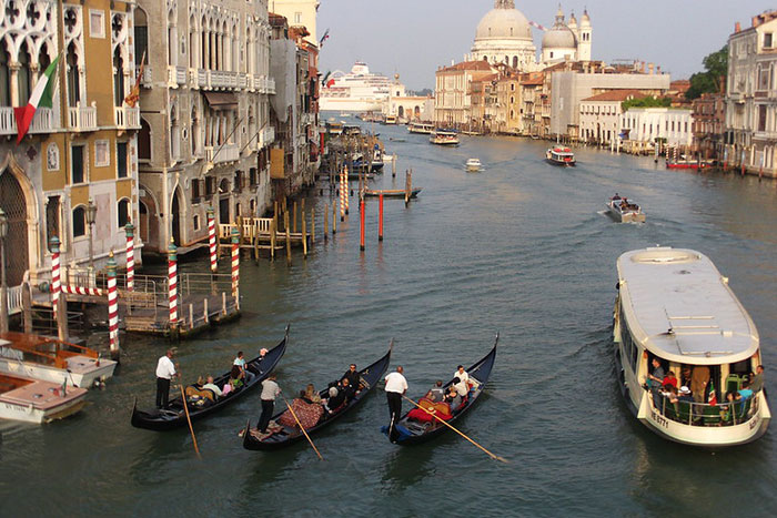 30 Disappointed Tourists Share Their Underwhelming Travel Experiences