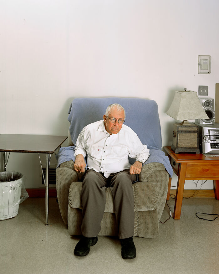 I Took Portraits Of People That Have Been Betrayed By Their Minds, And In Many Cases, Their Bodies (12 Pics)