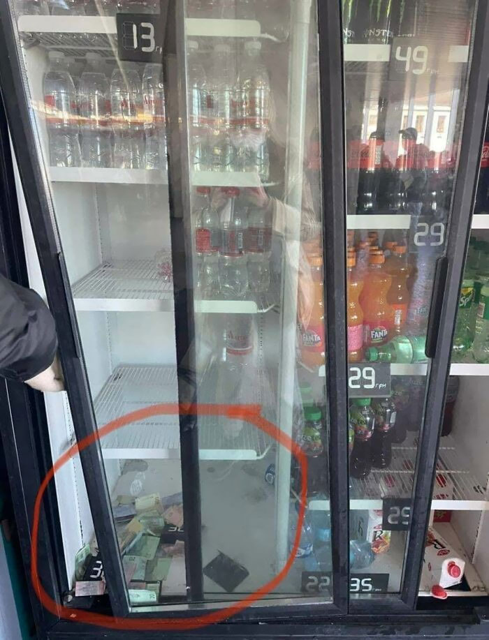 In Kyiv People Are Leaving Money After Taking Drinks Because There Were No Cashiers In The Store