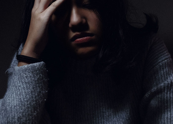 Woman Discovers She's Being Tracked On Her Phone By Her 'Friend', Cuts All Ties And Asks The Internet For Help