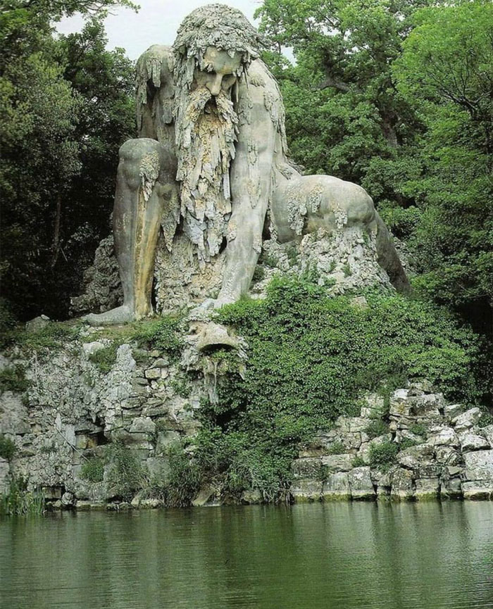 El gigante Pratolino es una gigantesca estatua de Giambologna, una obra maestra de la escultura del siglo XVI situada a pocos kilómetros de Florencia