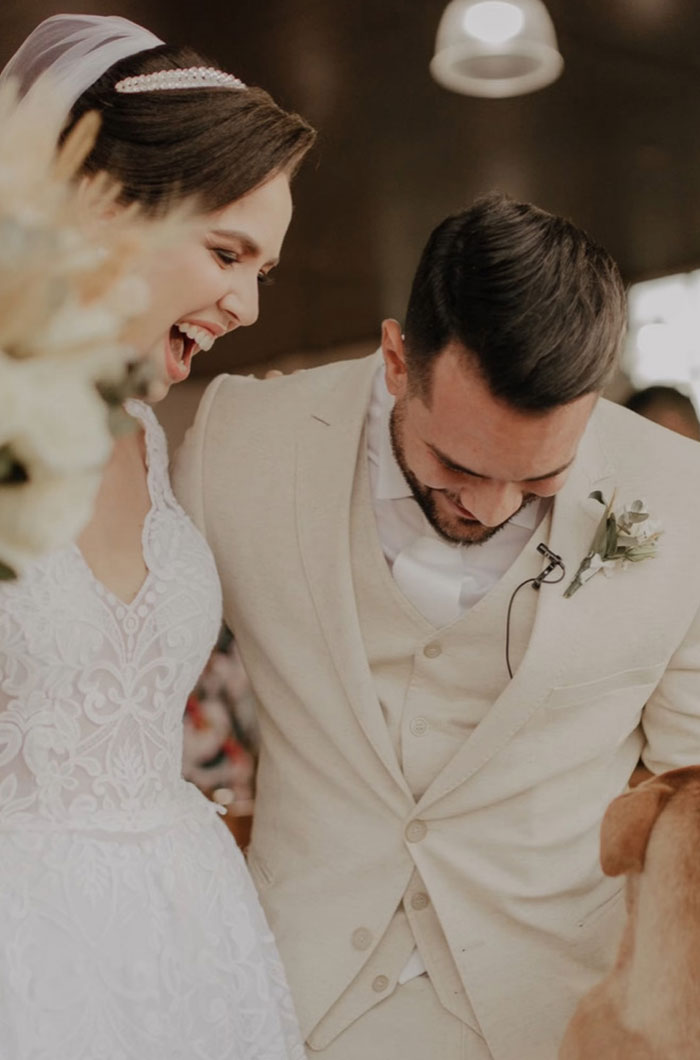 This Stray Dog "Invaded" A Wedding And Ended Up Being Adopted By The Newlyweds