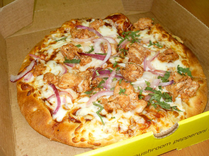 High-Paid Yet Freebie-Loving Top Manager Comes For Office Checkup, Sees Some Pizzas Bought For Staff And Steals It All - 1