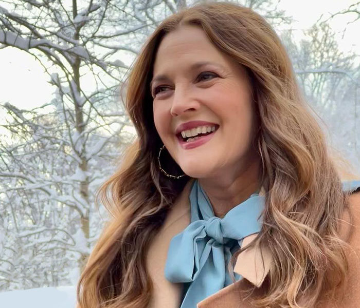 People Celebrate An Overjoyed Drew Barrymore Frolicking Around During Rainstorm - 9