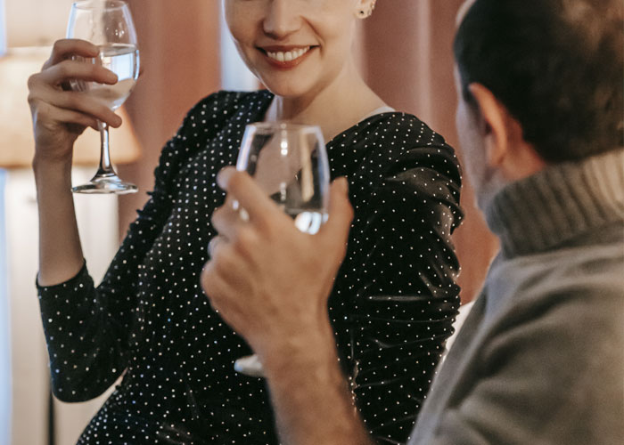 People Share 30 Things That People Who Are Having A Secret Affair Do That Immediately Give Them Away - 16