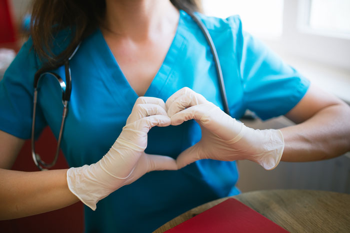 Person Asks “Doctors, What Was The Worst Thing You’ve Seen In A Patient That Another Doctor Overlooked?”, And 30 Folks Deliver