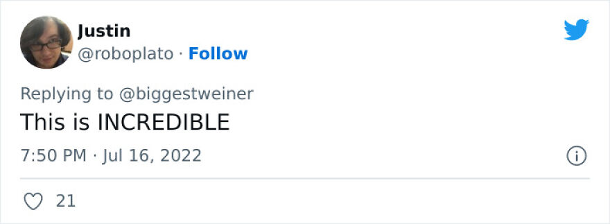 Dad Makes A Cat Bed For His Daughter's Feline From An Old TV, And It Hasn't Gone Unnoticed On The Socials