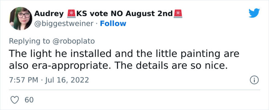 Dad Makes A Cat Bed For His Daughter's Feline From An Old TV, And It Hasn't Gone Unnoticed On The Socials