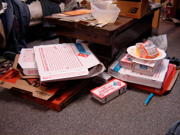 High-Paid Yet Freebie-Loving Top Manager Comes For Office Checkup, Sees Some Pizzas Bought For Staff And Steals It All - 6