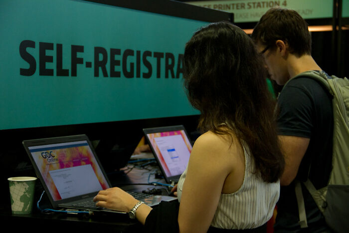 Person Asks A Question "What Modern Trend Do You Absolutely Hate?", And 30 People Online Deliver