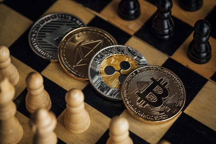 Someone Asked "What Do Insanely Rich People Buy That Poor People Have No Idea About?" And 30 Folks Online Delivered