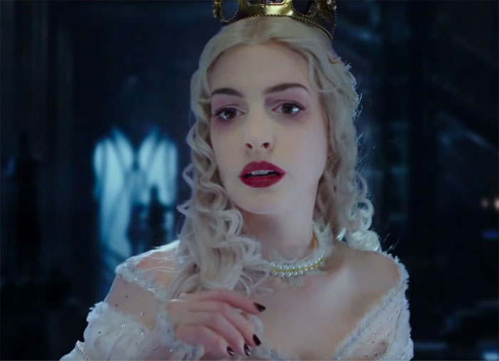 Alicia a través del espejo (2016)