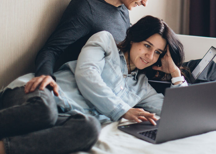 People Share 30 Things That People Who Are Having A Secret Affair Do That Immediately Give Them Away - 29