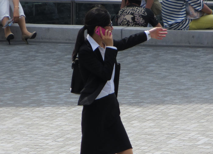 Boss Believes That Employee Is Not Doing Her Duties While Working From Home, Calls Her Out As She Can Be Offline For Up To An Hour - 13