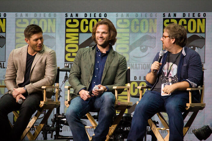 Person Asks “What TV Show Was Amazing At First But Became Unwatchable For You Later On?”, And 30 Folks Deliver