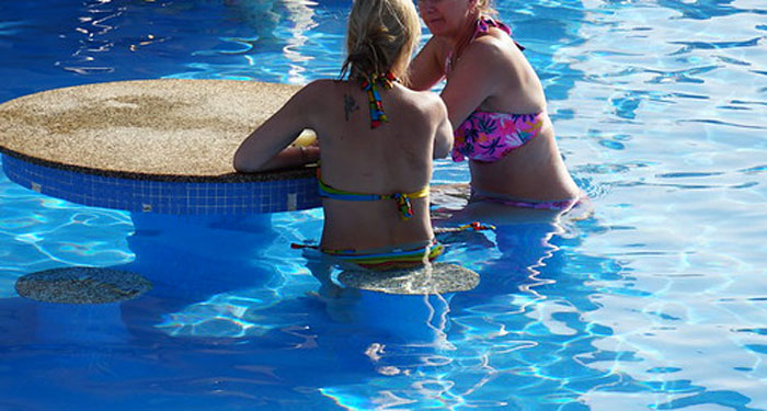 30 Unwritten Rules Among Women That They Secretly Agree On Without Having To Talk About, As Shared Online