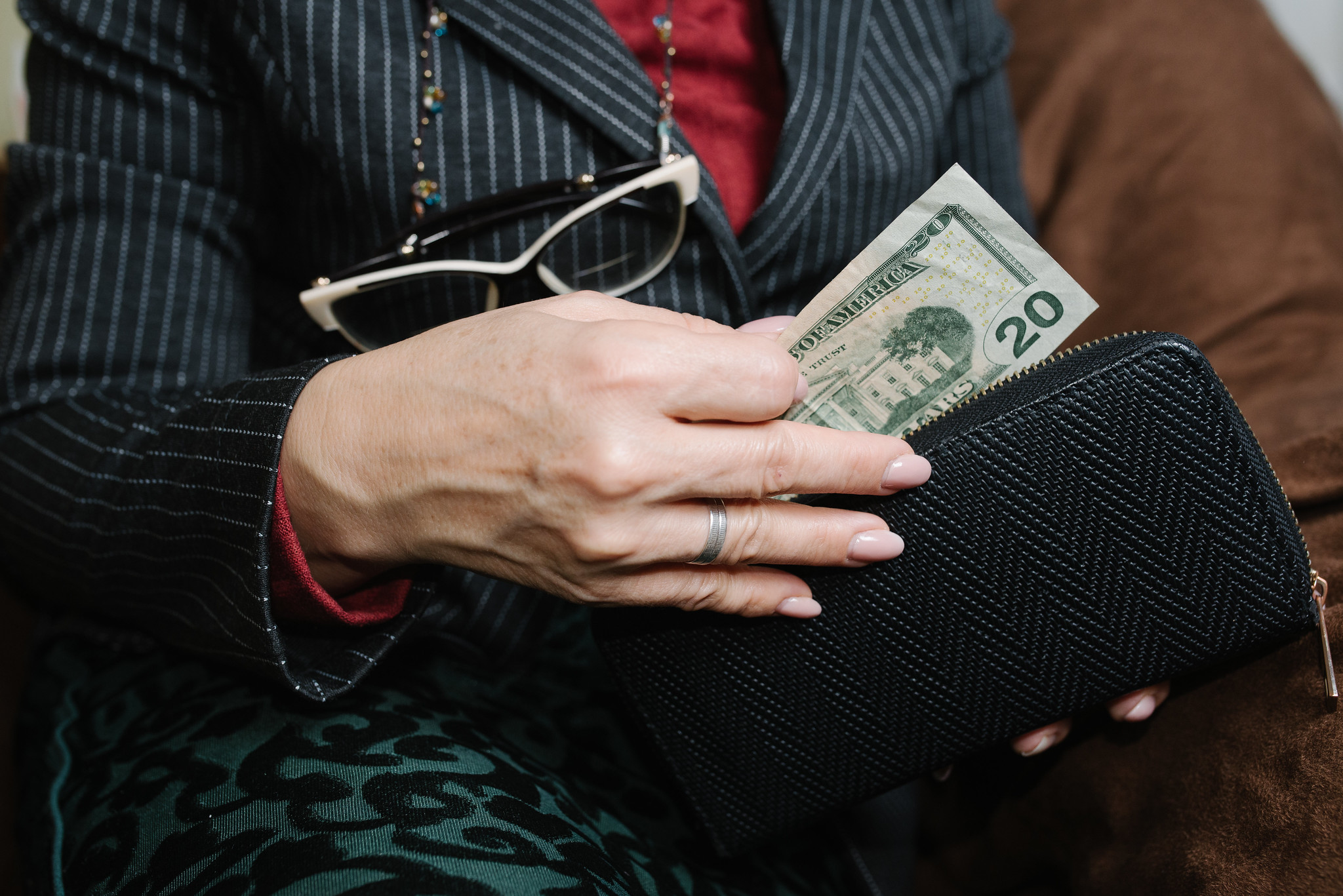 Woman Asks If She Was Wrong For Bringing Up The Fact That She Earns More Than Her Siblings To Her Parents When They Tell Her To Get A &lsquo;Real Job&rsquo;