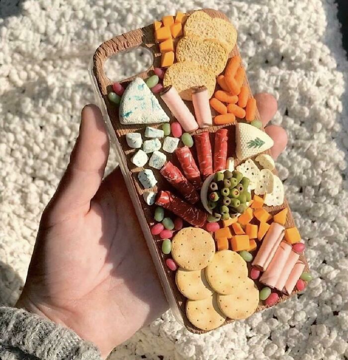 The Olive Bowl Acts As A Pop Socket!!