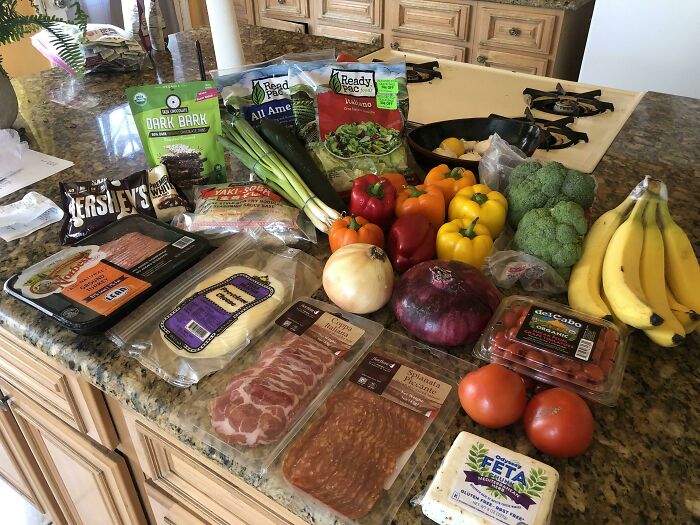 73 dólares de comestibles en LA, Ca. Sólo compras a precio de ganga, derroche en carnes para el cumpleaños