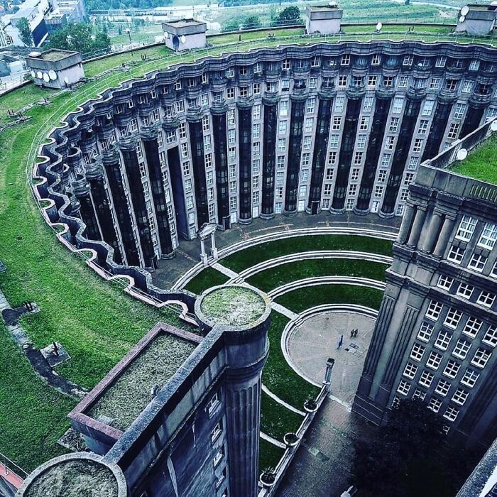 Les Espaces D'abraxas, Francia