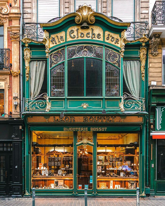 Fachada Art Nouveau de una joyería en Lille, Hauts-De-France, norte de Francia