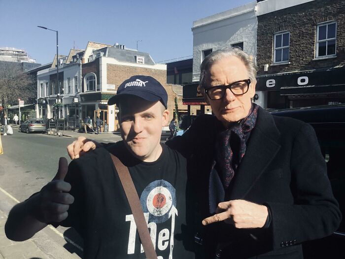 Estaba paseando por Londres y escuché a un caballero decirme “Me gusta tu camiseta”, a lo que le respondí: “¿Eres Bill Nighy?”. Es un hombre encantador