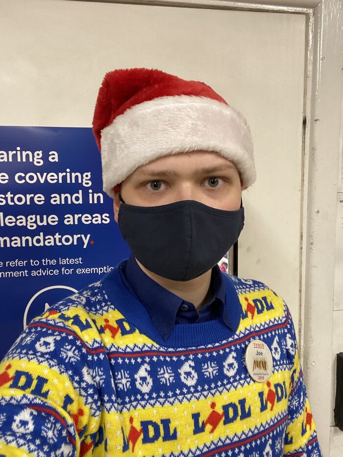 Me he sumado a la tendencia de los suéteres de Lidl. Mi jefe los detesta