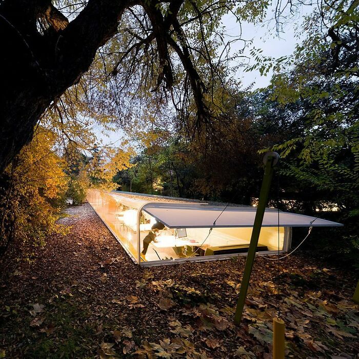 Oficina en el bosque cerca de Madrid, España