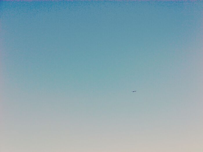 Stunning Shot Of A Boeing 747 Slicing Through California Skies