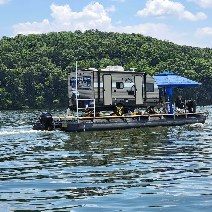 Ciertamente, un ensamblaje interesante