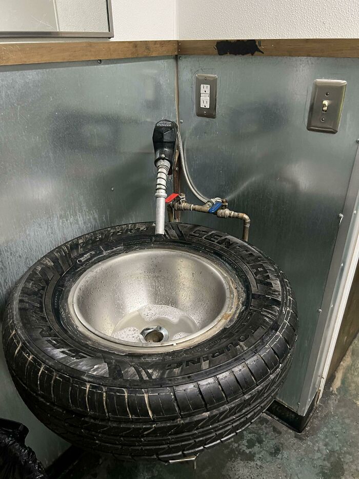 Encontrado en una gasolinera rural: