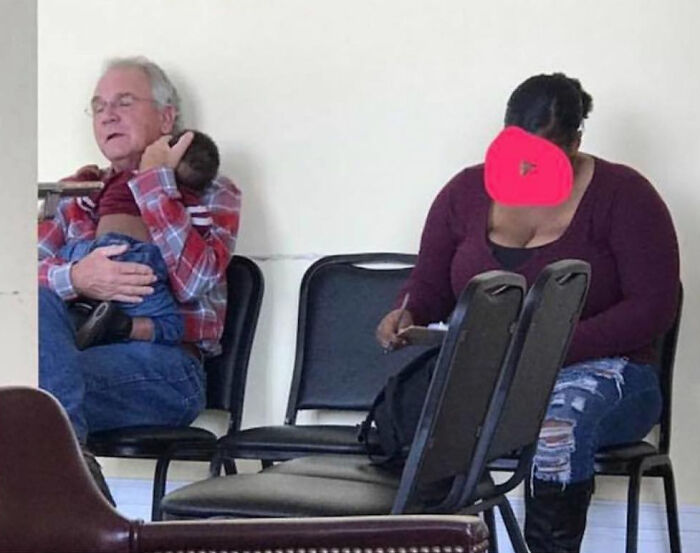 This Man Offered To Hold Woman's Baby While She Filled Out Paperwork At The Doctor's Office