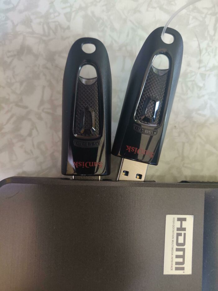 Estamos en 2022 y odio a Sandisk por seguir usando un diseño como este