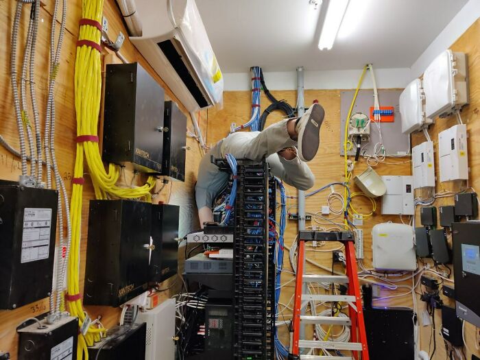 Gracias a una mala planificación, así es como tengo que reparar este equipo