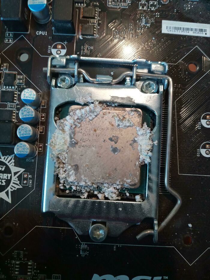 Un amigo se quejó porque la Cpu está a 90 grados mientras está al ralentí