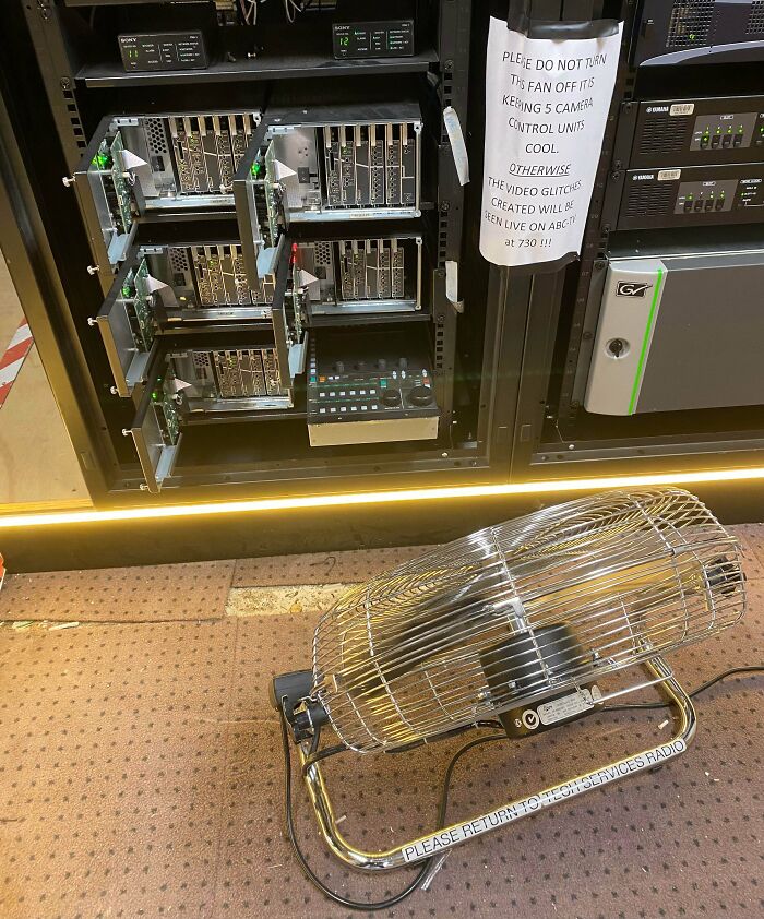 "Por favor, no apague este ventilador que mantiene frías las unidades de control de 5 cámaras"