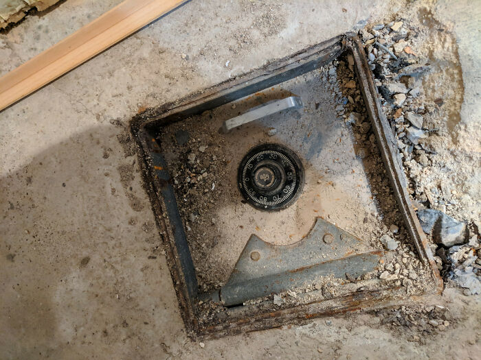 I Found A Safe In The House Of My Relatives During Their House Renovation