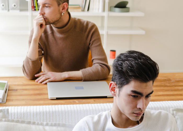 People Share 30 Things That People Who Are Having A Secret Affair Do That Immediately Give Them Away - 12