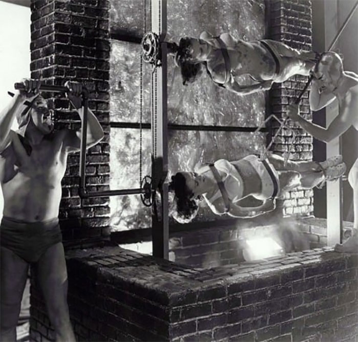 Chorus Girls In Hell In Hellzapoppin’ (1941)