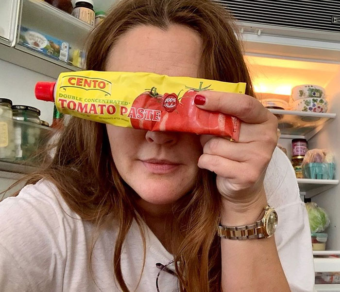 People Celebrate An Overjoyed Drew Barrymore Frolicking Around During Rainstorm - 8