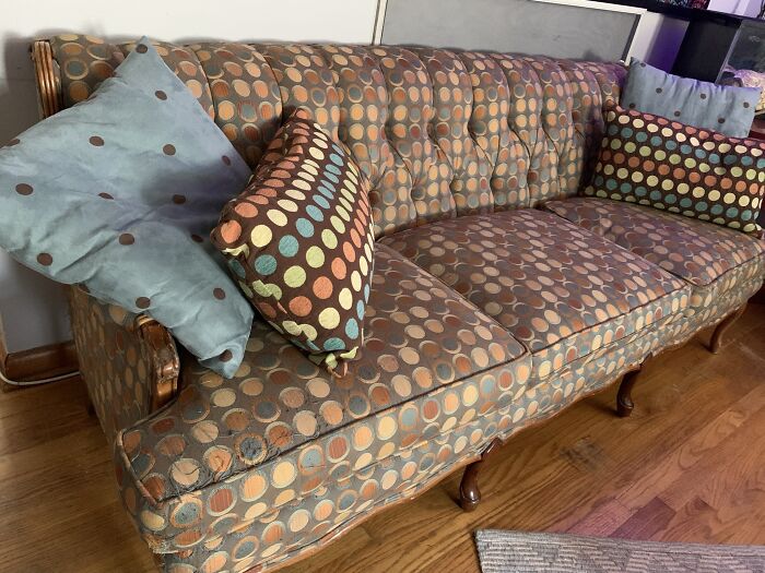 Mint Condition, Reupholstered 8’ Long Classic Couch, And Both Sets Of Pillows From Another Thrift Store. Everything Here Came To Less Than 50 Bucks!