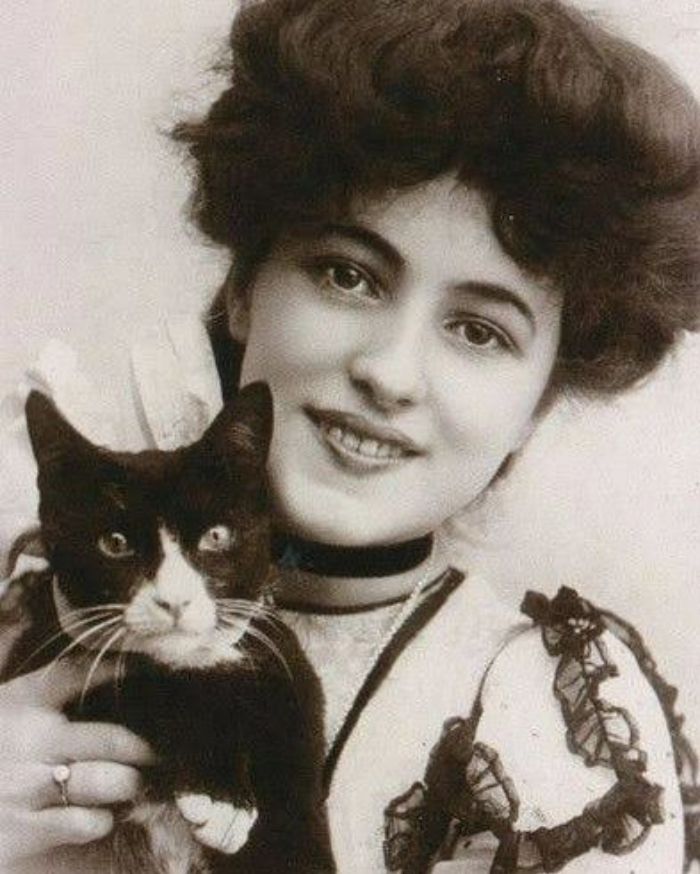 American Artists' Model, Chorus Girl, And Actress Evelyn Nesbit, 1902